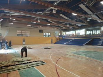 Začetek del obnove športnega poda športne dvorane pri OŠ Horjul