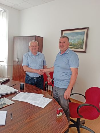 Podpis pogodbe za šolske prevoze Podpis pogodbe za šolske prevoze