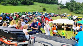 Blagoslov traktorjev na Koreni