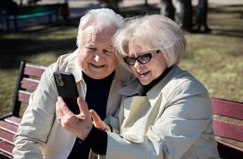 Priložnosti za učenje uporabe računalnika ali pametnega telefona v Občini za starejše občane