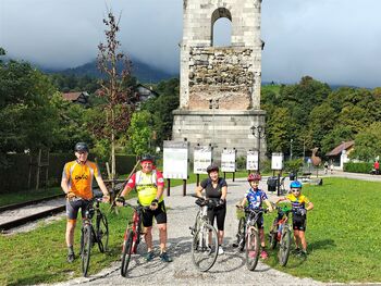 Kolesarski humanistično-naravoslovni izlet ob 125-letnici ustanovitve Kolesarskega društva Borovnica Kolesarski humanistično-naravoslovni izlet ob 125-letnici ustanovitve Kolesarskega društva Borovnica