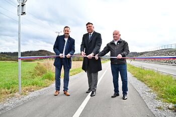 Tudi uradno odprli prenovljeno cesto in novo kolesarsko pot