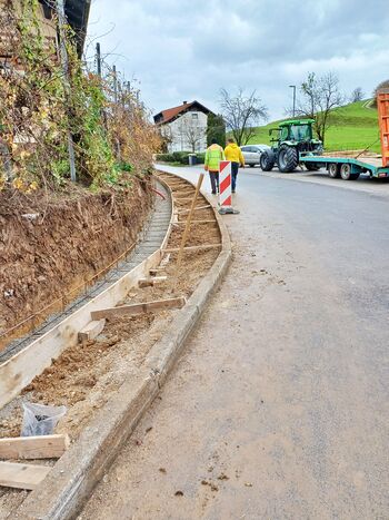 Sanacija pločnika v Zaklancu za večjo varnost pešcev Sanacija pločnika v Zaklancu za večjo varnost pešcev
