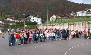 Vaja evakuacije na OŠ Polhov Gradec – mirno, hitro in uspešno! Vaja evakuacije na OŠ Polhov Gradec – mirno, hitro in uspešno!