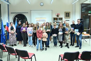 Tretja otroška knjiga: moljčka tokrat raziskujeta Vrhniko