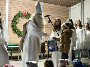 Miklavž obdaroval 160 otrok Miklavž obdaroval 160 otrok