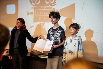 Učenci OŠ Polhov Gradec prejeli nagrado za najboljši animirani film Učenci OŠ Polhov Gradec prejeli nagrado za najboljši animirani film