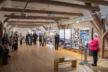 V TMS odprli razstavo o življenju med presihajočimi jezeri in velikimi zvermi V TMS odprli razstavo o življenju med presihajočimi jezeri in velikimi zvermi