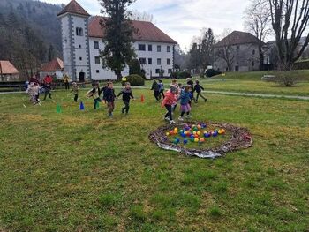 Praznovanje gregorjevega v parku graščine