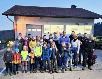 Spoznavno srečanje članov, ki ga je osvetlila luna