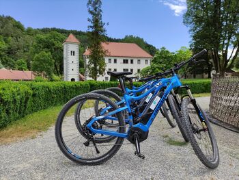 Krog po Polhograjskem hribovju z e-kolesom