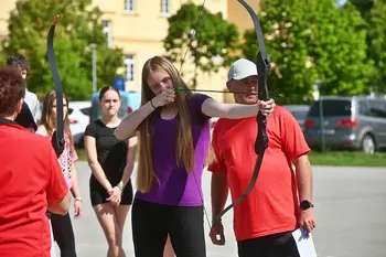 Na Vrhniki počastili 150. obletnico rojstva Ivana Cankarja s     srečanjem treh osnovnih šol z njegovim imenom
