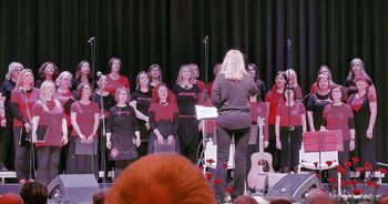 Dan upora proti okupatorju in koncert ženskega pevskega zbora Kombinat Dan upora proti okupatorju in koncert ženskega pevskega zbora Kombinat