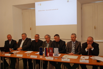 Urejajo papirologijo za visoko cono na Lukovici