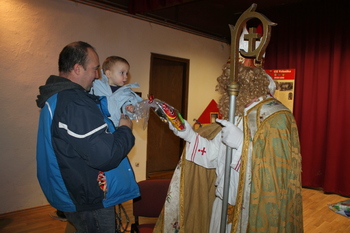 Na Miklavža čakala množica otrok Na Miklavža čakala množica otrok