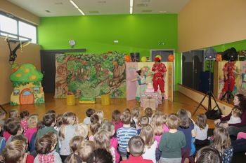 Otroke obiskal Škratek Prijateljček