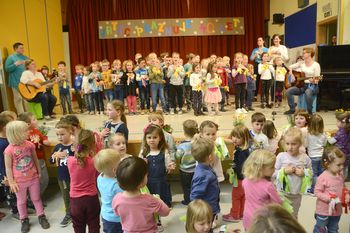 V vrtcu Log - Dragomer upihnili 40. svečko