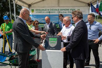 Stekla gradnja čistilne naprave