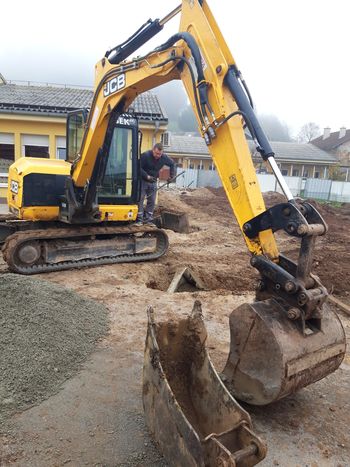 Stekla gradnja prizidka k vrtcu Dragomer