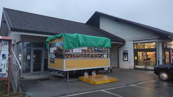 Pošta se začasno seli v montažno prikolico
