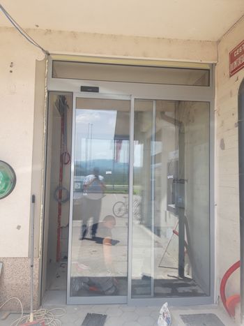 V zaključni fazi gradnja novih prostorov za lekarno in pošto na Logu