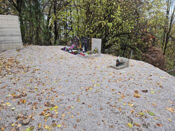 Gradnja opornega zidu na pokopališču se bliža zaključku Gradnja opornega zidu na pokopališču se bliža zaključku