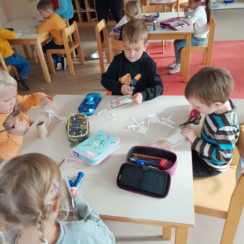 Pravljična ura in ustvarjalne delavnice