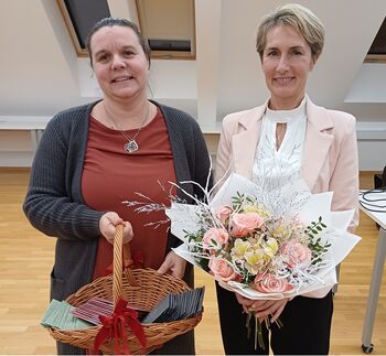 Bonton in darila: ko prazniki postanejo čas pozornosti in odnosa