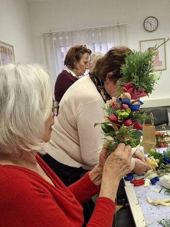 Tradicija izdelovanja velikonočnih butaric v KUD-u Kosec ostaja