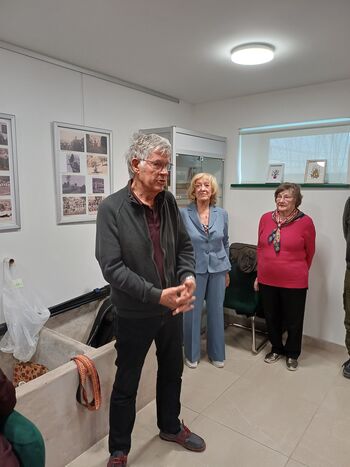 Stavbna dediščina Dragomerja in Suho cvetje na voščilnicah – navdih  slikarke Emilije Erbežnik