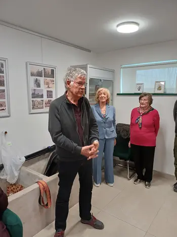 Stavbna dediščina Dragomerja in Suho cvetje na voščilnicah – navdih  slikarke Emilije Erbežnik