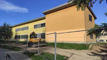 Na šolskem dvorišču so se oglasili gradbeni stroji