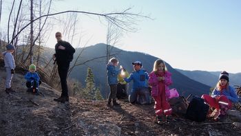 S soncem obsijani praznični pohodi