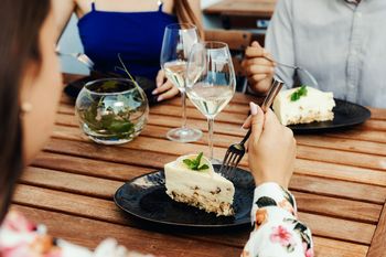 HUDA CENA za voden ogled / grad Sevnica/  tortica Melanija/ kava ali sok