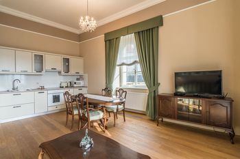 Vabljeni na grajski oddih v Sevnico