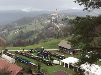 Blagoslov traktorjev in delovnih strojev na Polju pod Lisco