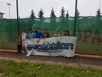 DOMAČI TENIŠKI IGRALCI USPEŠNI NA SVETOVNEM KVALIFIKACIJSKEM TURNIRJU V SEVNICI