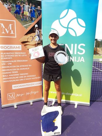 Una Grubešič z dvojno teniško medaljo Una Grubešič z dvojno teniško medaljo