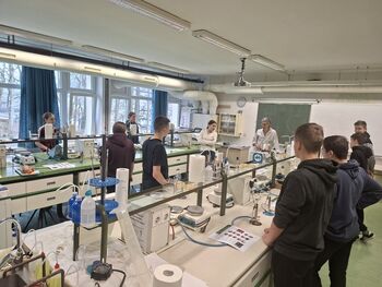 Naravoslovni dan devetošolcev v Novem mestu Naravoslovni dan devetošolcev v Novem mestu