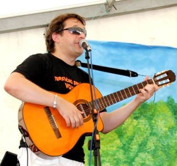 Poet, slikar in glasbenik 