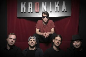 Kronika – prijatelji, ki dihajo z oboževalci Kronika – prijatelji, ki dihajo z oboževalci