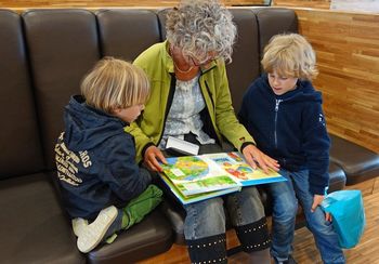 Babi servis ponuja pomoč mladim družinam