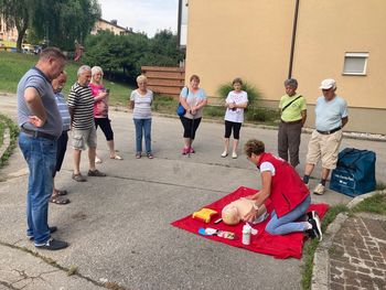 Defibrilator rešuje življenja - tečaj temeljnih postopkov oživljanja in uporabe AED