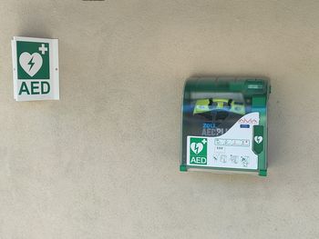 Prikaz temeljnih postopkov oživljanja z AED