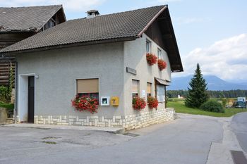 Prikaz temeljnih postopkov oživljanja z AED