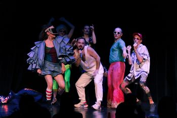 Tehnoburleska Tatovi podob