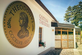 Valentinov meni v Gostilni Theodosius 