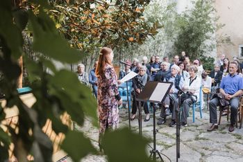 Dvoriščni koncerti: ˝Iz ljudskega izročila˝