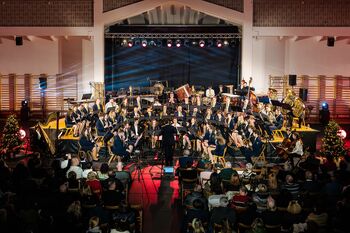 Božično-novoletni koncert Pihalnega orkestra Vrhpolje z gostjo Nušo Derendo