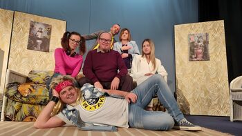 Gledališki večer v Podnanosu: komedija Kakšni smo … »drugačni«